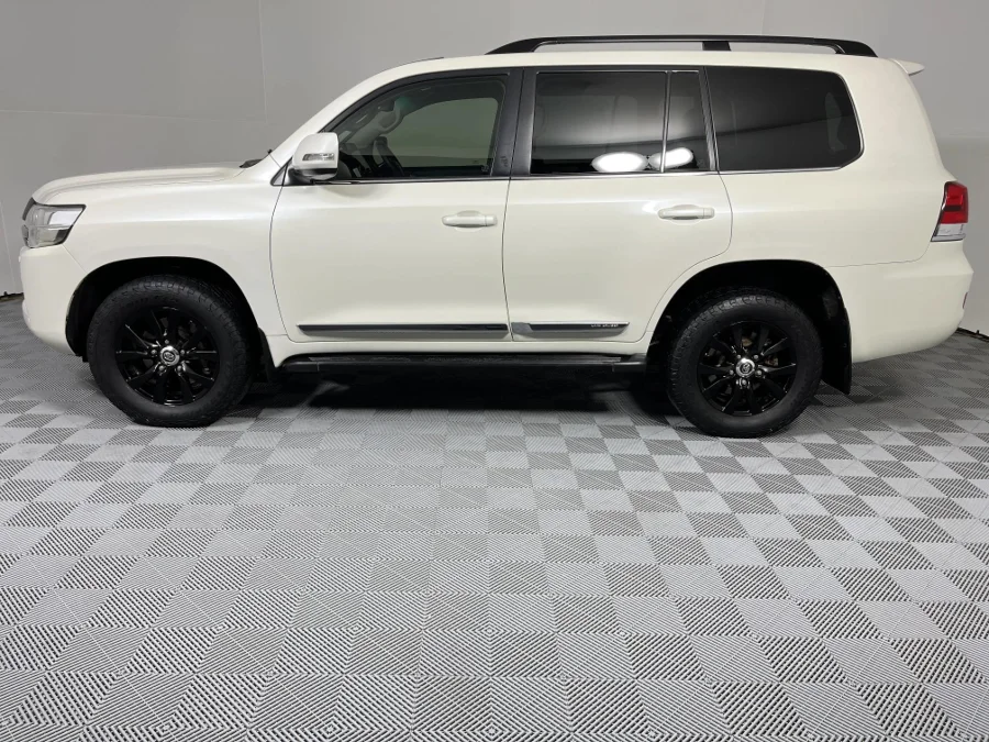 Used 2018 Toyota Land Cruiser 200 4.5D-4D V8 VX-R - WeBuyCars Montana Used 2018 Toyota Land Cruiser 200 4.5D-4D V8 VX-R - WeBuyCars Montana