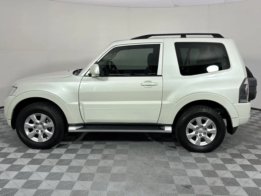 Used 2016 Mitsubishi Pajero 3-door 3.2DI-D GLS Pajero Legend Limited Edition 100 - WeBuyCars Germiston