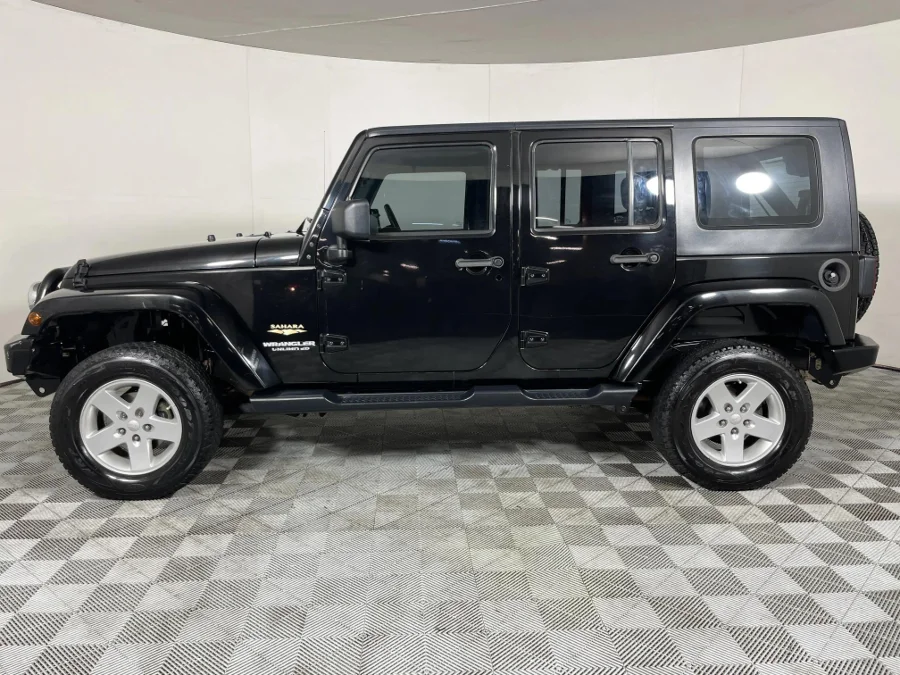 Used 2009 Jeep Wrangler Unlimited 3.8L Sahara - WeBuyCars The Dome