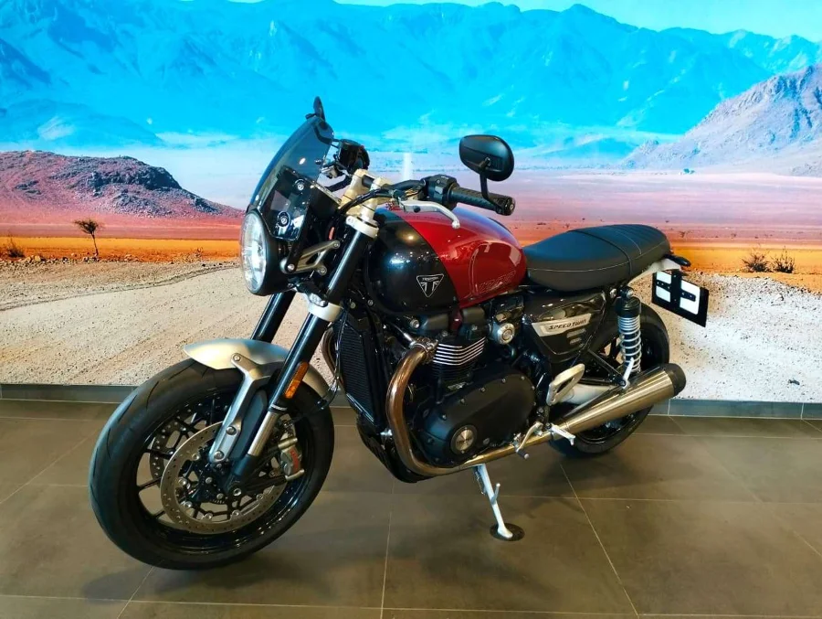 Triumph Speed Twin 1200 - Triumph Centurion Triumph Speed Twin 1200 - Triumph Centurion