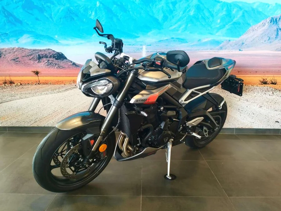 Triumph Street Triple 765 RS - Triumph Centurion Triumph Street Triple 765 RS - Triumph Centurion