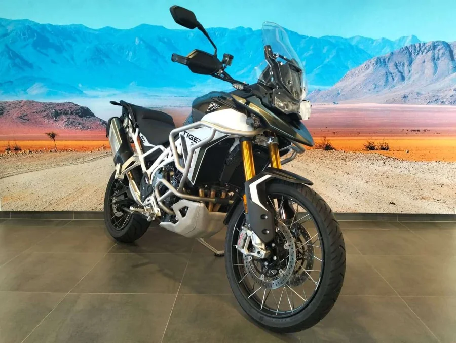 Triumph Tiger 900 Rally Pro - Triumph Centurion Triumph Tiger 900 Rally Pro - Triumph Centurion
