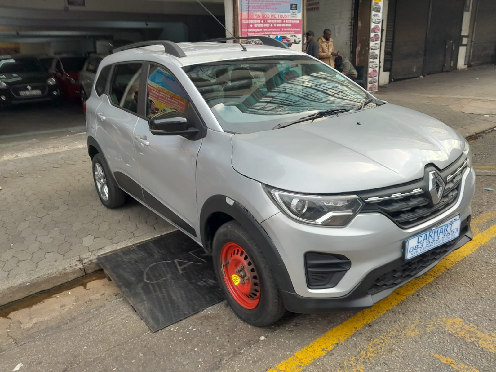 Used 2023 Renault Triber 1.0 Zen auto