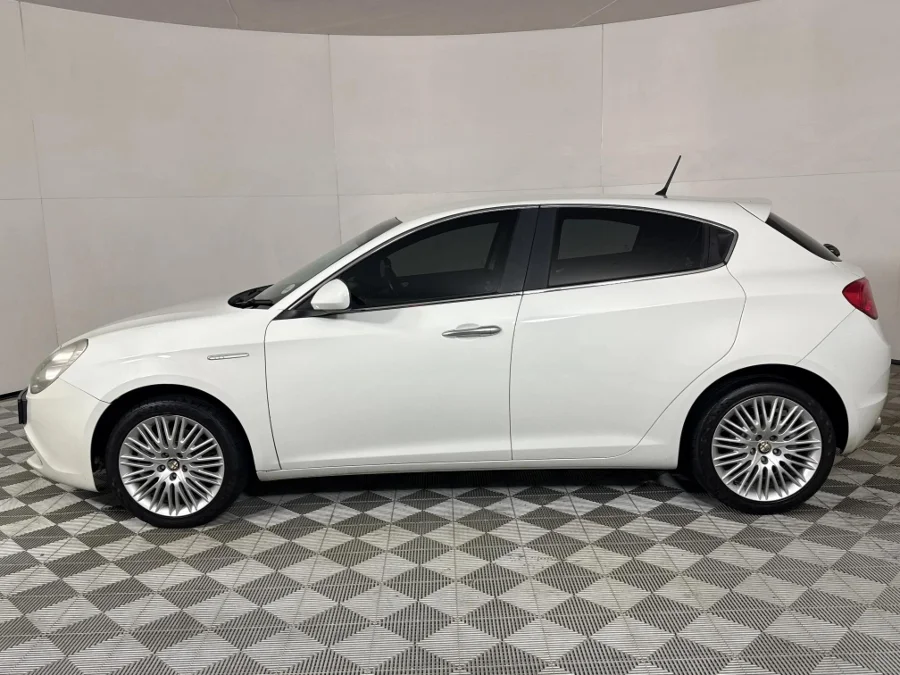 Used 2011 Alfa Romeo Giulietta 1.4TBi Distinctive - WeBuyCars JHB South