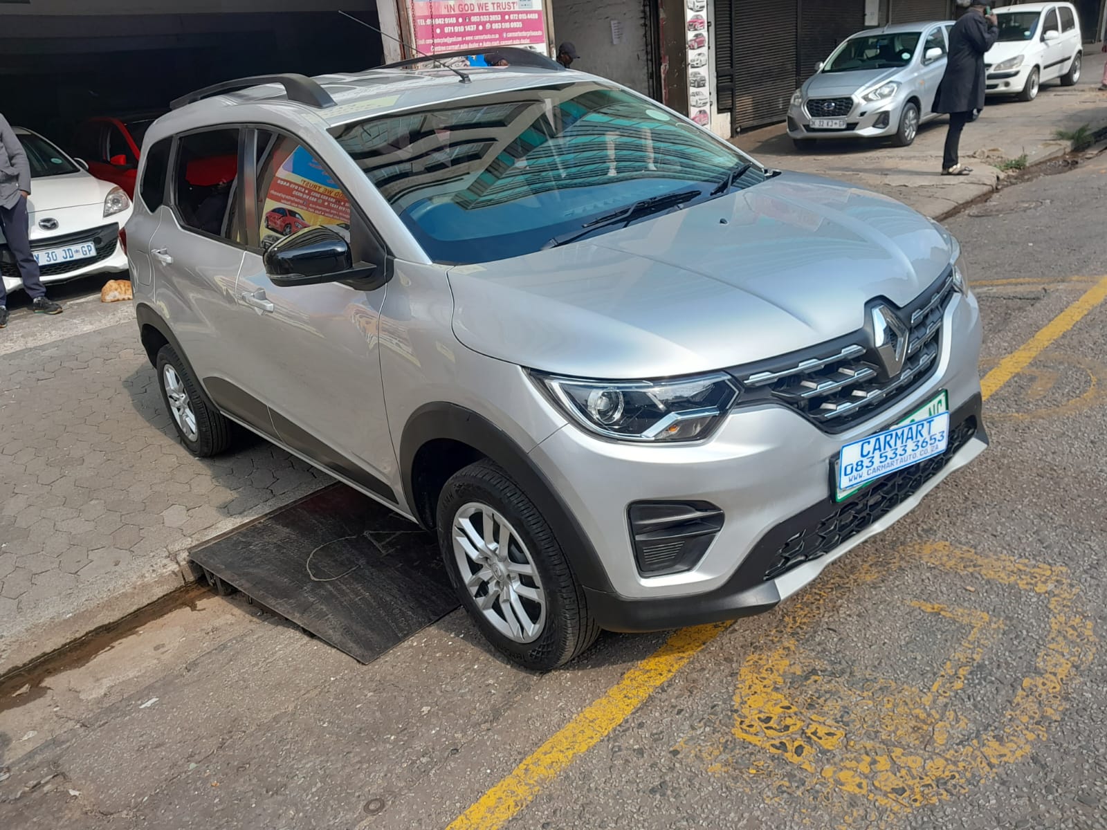 Used 2024 Renault Triber 1.0 Zen manual