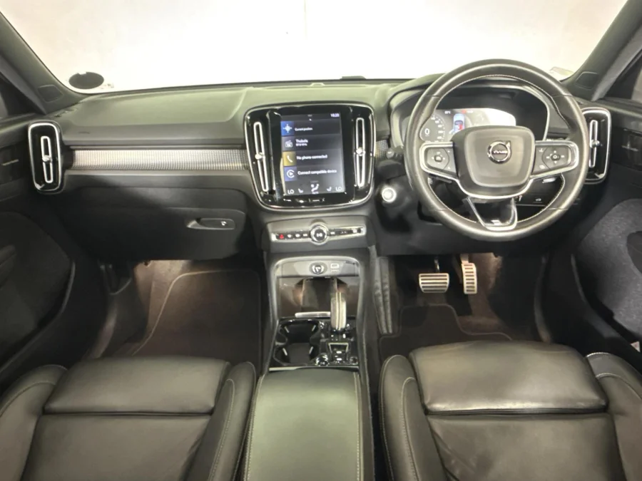 Used 2019 Volvo XC40 T5 AWD R-Design - WeBuyCars Midstream