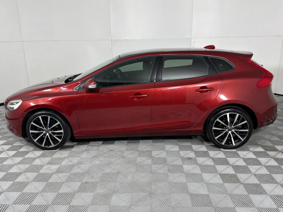 Used 2019 Volvo V40 T3 Inscription auto - WeBuycars East London Used 2019 Volvo V40 T3 Inscription auto - WeBuycars East London