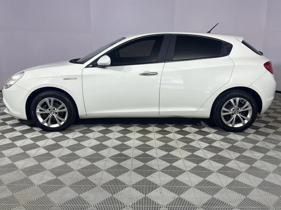 Used 2013 Alfa Romeo Giulietta 1.4TBi Distinctive - WeBuyCars Durban