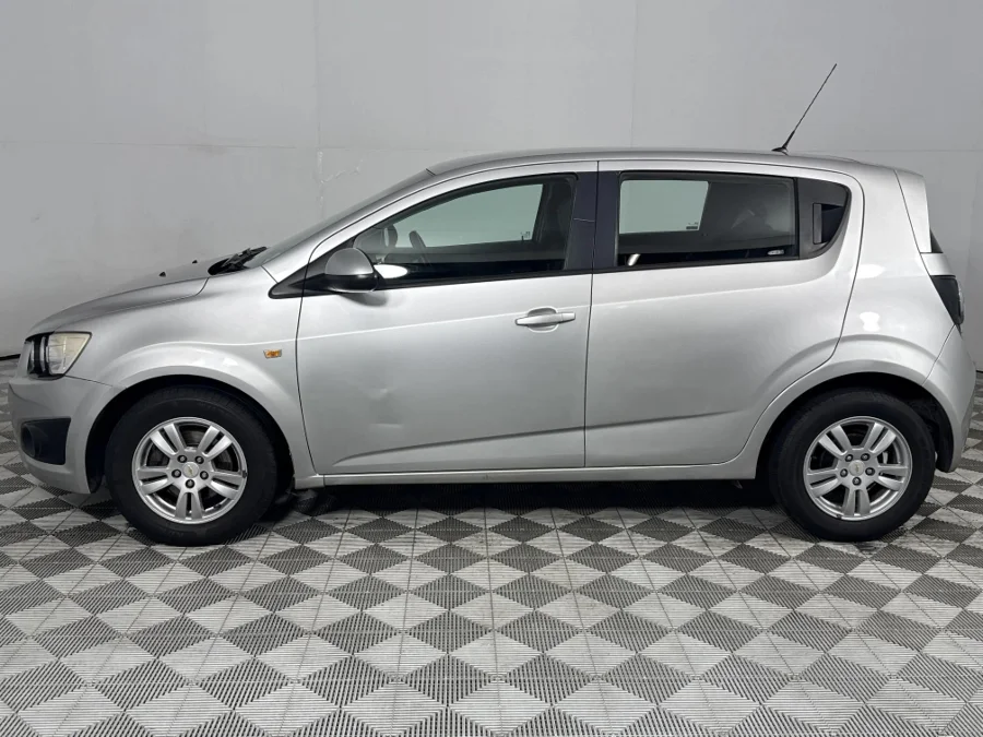 Used 2013 Chevrolet Sonic hatch 1.6 LS Black&White Edition - WeBuyCars Richmond Used 2013 Chevrolet Sonic hatch 1.6 LS Black&White Edition - WeBuyCars Richmond