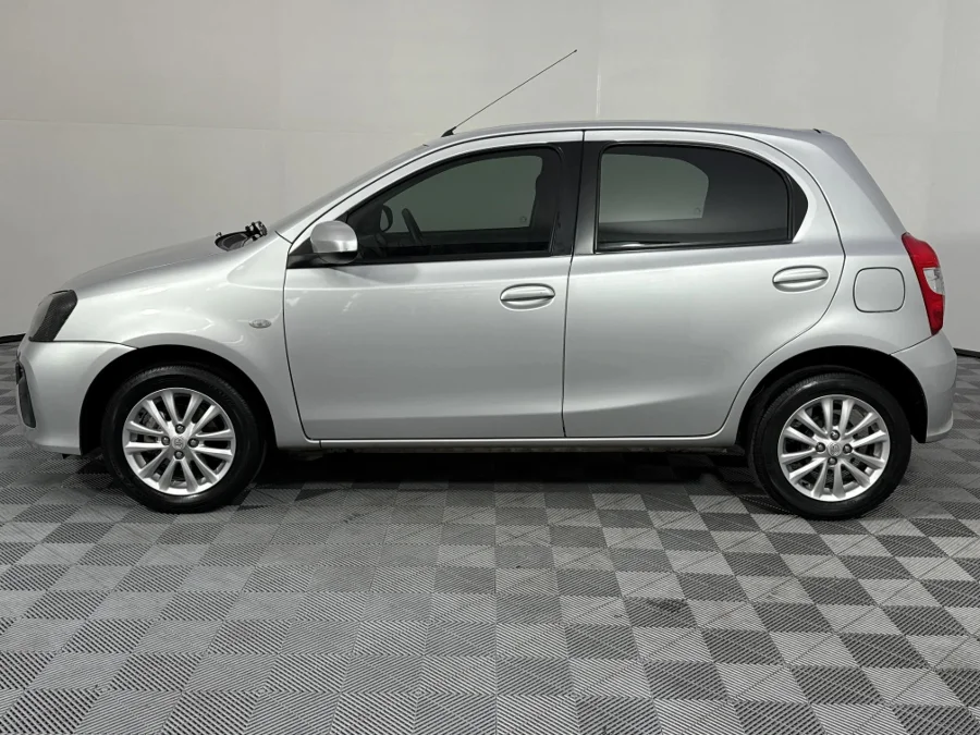 Used 2018 Toyota Etios hatch 1.5 Sprint - WeBuyCars The Dome