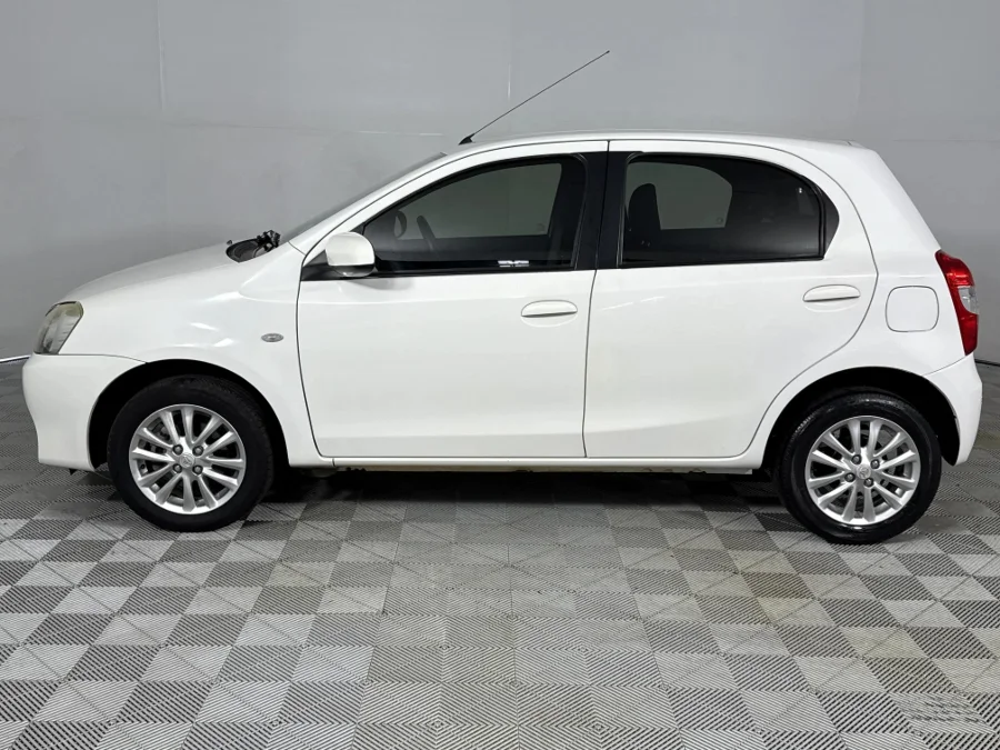 Used 2017 Toyota Etios hatch 1.5 Sprint - WeBuyCars Silverlakes Used 2017 Toyota Etios hatch 1.5 Sprint - WeBuyCars Silverlakes