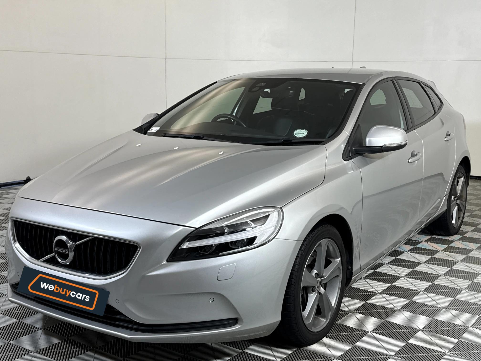 Used 2017 Volvo V40 T3 Momentum auto