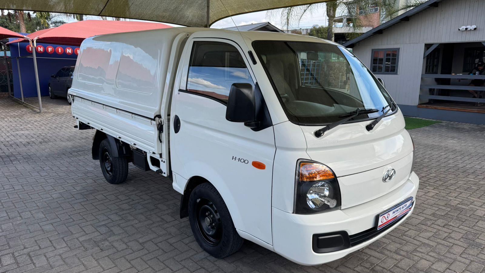 Used 2015 Hyundai H-100 Bakkie 2.6D deck (aircon)