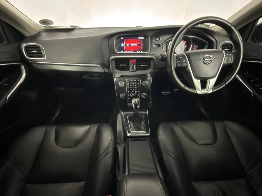 Used 2019 Volvo V40 D3 Momentum - WeBuyCars Silverlakes