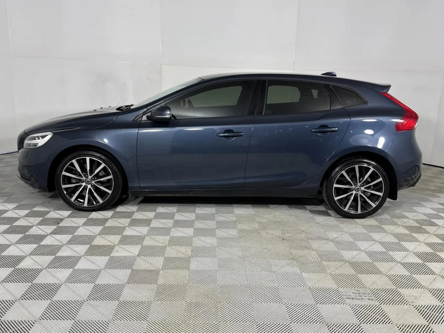 Used 2019 Volvo V40 D3 Momentum - WeBuyCars Silverlakes