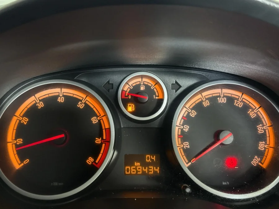 Used 2010 Opel Corsa 1.4 Sport - WeBuyCars Midstream
