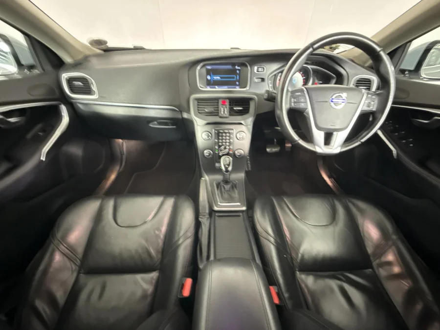 Used 2014 Volvo V40 T5 Inscription - WeBuyCars Silverlakes Used 2014 Volvo V40 T5 Inscription - WeBuyCars Silverlakes