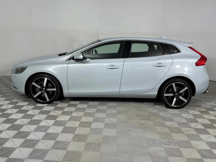 Used 2014 Volvo V40 T5 Inscription - WeBuyCars Silverlakes Used 2014 Volvo V40 T5 Inscription - WeBuyCars Silverlakes