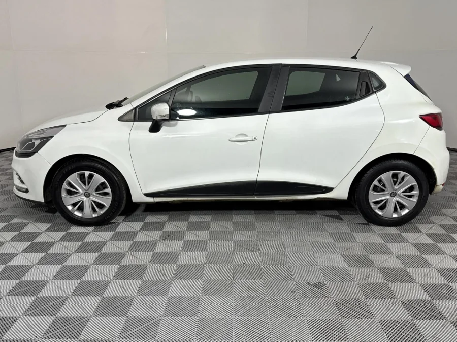 Used 2017 Renault Clio 66kW turbo Authentique - WeBuyCars Germiston Used 2017 Renault Clio 66kW turbo Authentique - WeBuyCars Germiston