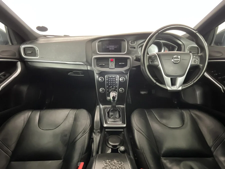 Used 2019 Volvo V40 D3 Momentum - WeBuycars East London
