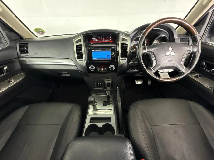 Used 2015 Mitsubishi Pajero 3-door 3.2DI-D GLS Pajero Legend Limited Edition 100 - WeBuyCars Silverlakes Used 2015 Mitsubishi Pajero 3-door 3.2DI-D GLS Pajero Legend Limited Edition 100 - WeBuyCars Silverlakes