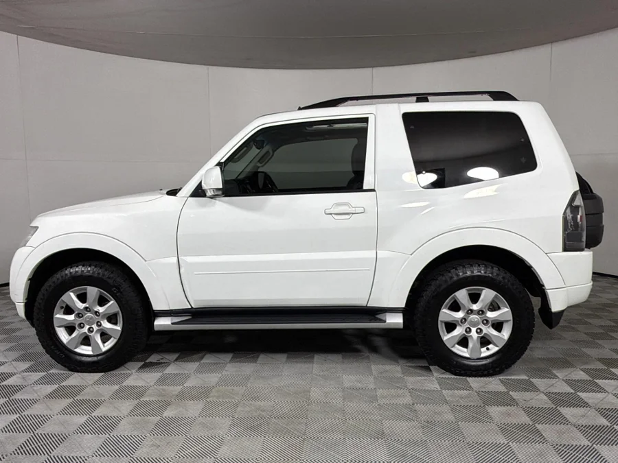 Used 2015 Mitsubishi Pajero 3-door 3.2DI-D GLS Pajero Legend Limited Edition 100 - WeBuyCars Silverlakes Used 2015 Mitsubishi Pajero 3-door 3.2DI-D GLS Pajero Legend Limited Edition 100 - WeBuyCars Silverlakes