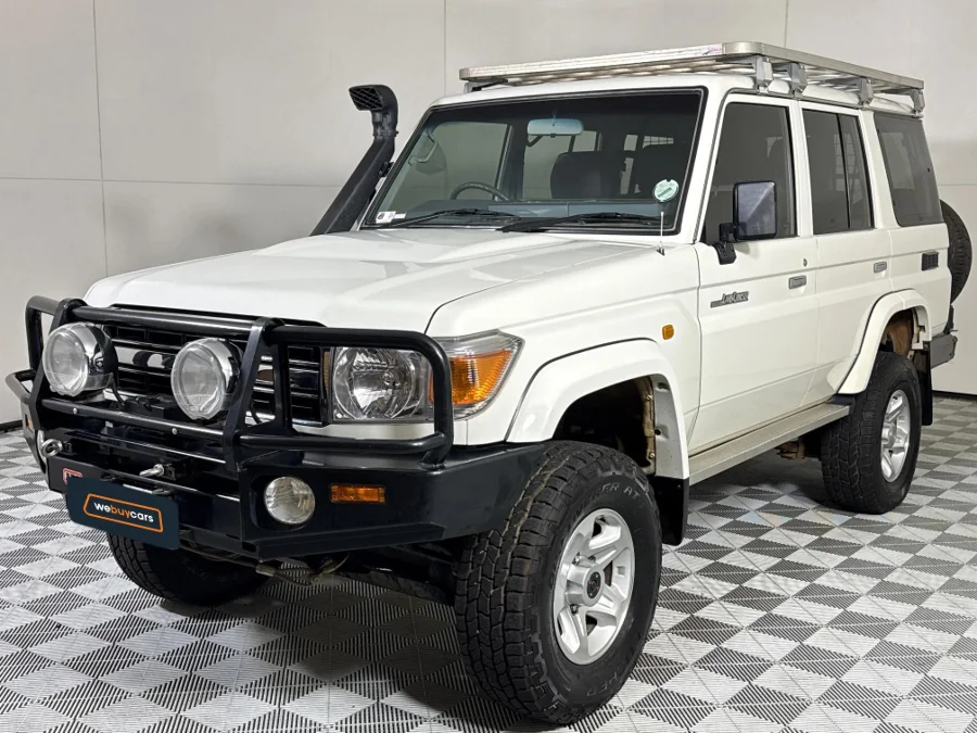 Used 2008 Toyota Land Cruiser 76 Land Cruiser 70 4.2D station wagon LX - WeBuyCars Midstream Used 2008 Toyota Land Cruiser 76 Land Cruiser 70 4.2D station wagon LX - WeBuyCars Midstream