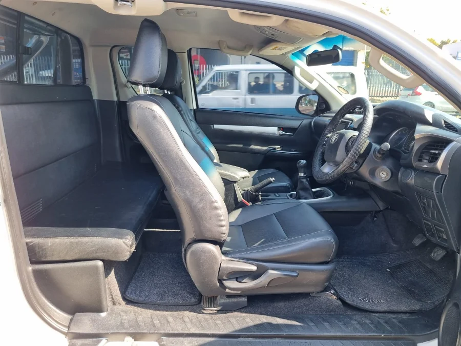 Used 2016 Toyota Hilux 2.4GD-6 Xtra cab SRX - Carbase Auto Used 2016 Toyota Hilux 2.4GD-6 Xtra cab SRX - Carbase Auto
