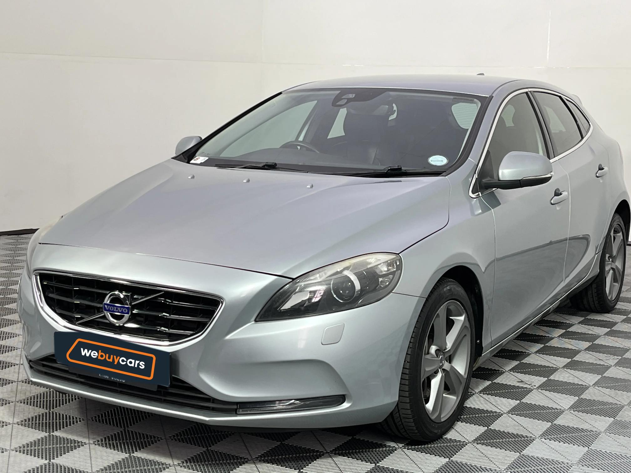 Used 2016 Volvo V40 T3 Momentum auto
