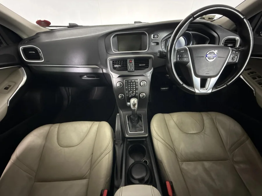 Used 2013 Volvo V40 T4 Excel auto - WeBuyCars Silverlakes