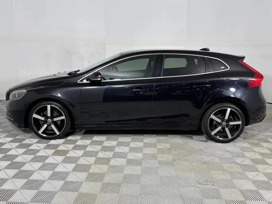 Used 2013 Volvo V40 T4 Excel auto - WeBuyCars Silverlakes