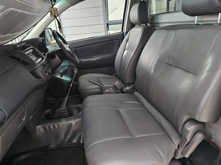 Used 2013 Toyota Hilux 2.5D-4D - Deals 4 Wheels