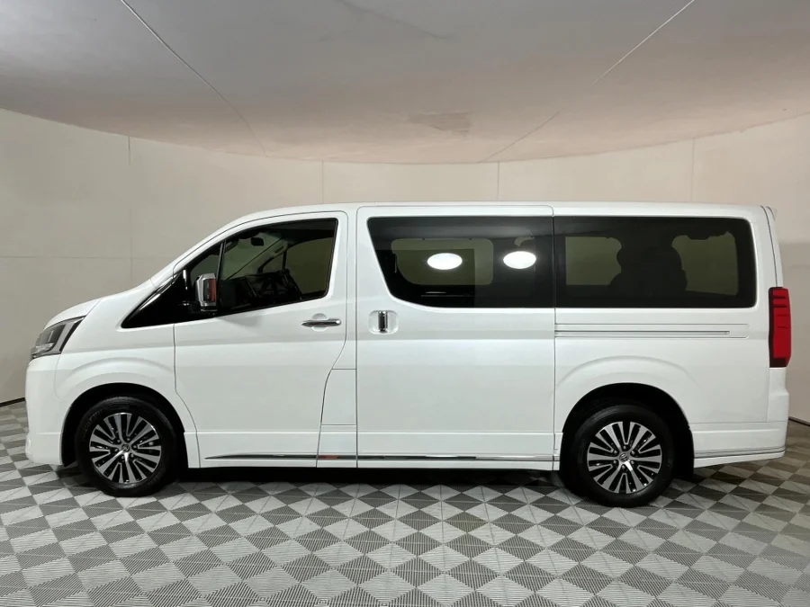 Used 2022 Toyota Quantum 2.8 LWB bus 6-seater VX Premium - WeBuyCars JHB South