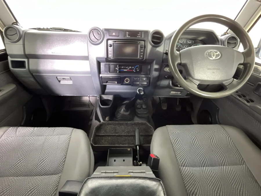 Used 2013 Toyota Land Cruiser 76 4.5D-4D V8 station wagon LX - WeBuyCars Montana Used 2013 Toyota Land Cruiser 76 4.5D-4D V8 station wagon LX - WeBuyCars Montana