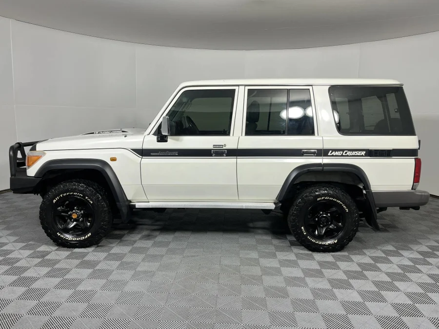 Used 2013 Toyota Land Cruiser 76 4.5D-4D V8 station wagon LX - WeBuyCars Montana Used 2013 Toyota Land Cruiser 76 4.5D-4D V8 station wagon LX - WeBuyCars Montana