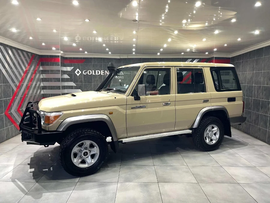 Used 2016 Toyota Land Cruiser 76 4.5D-4D V8 station wagon LX - Golden Era Motors Johan Heyns Dr Used 2016 Toyota Land Cruiser 76 4.5D-4D V8 station wagon LX - Golden Era Motors Johan Heyns Dr
