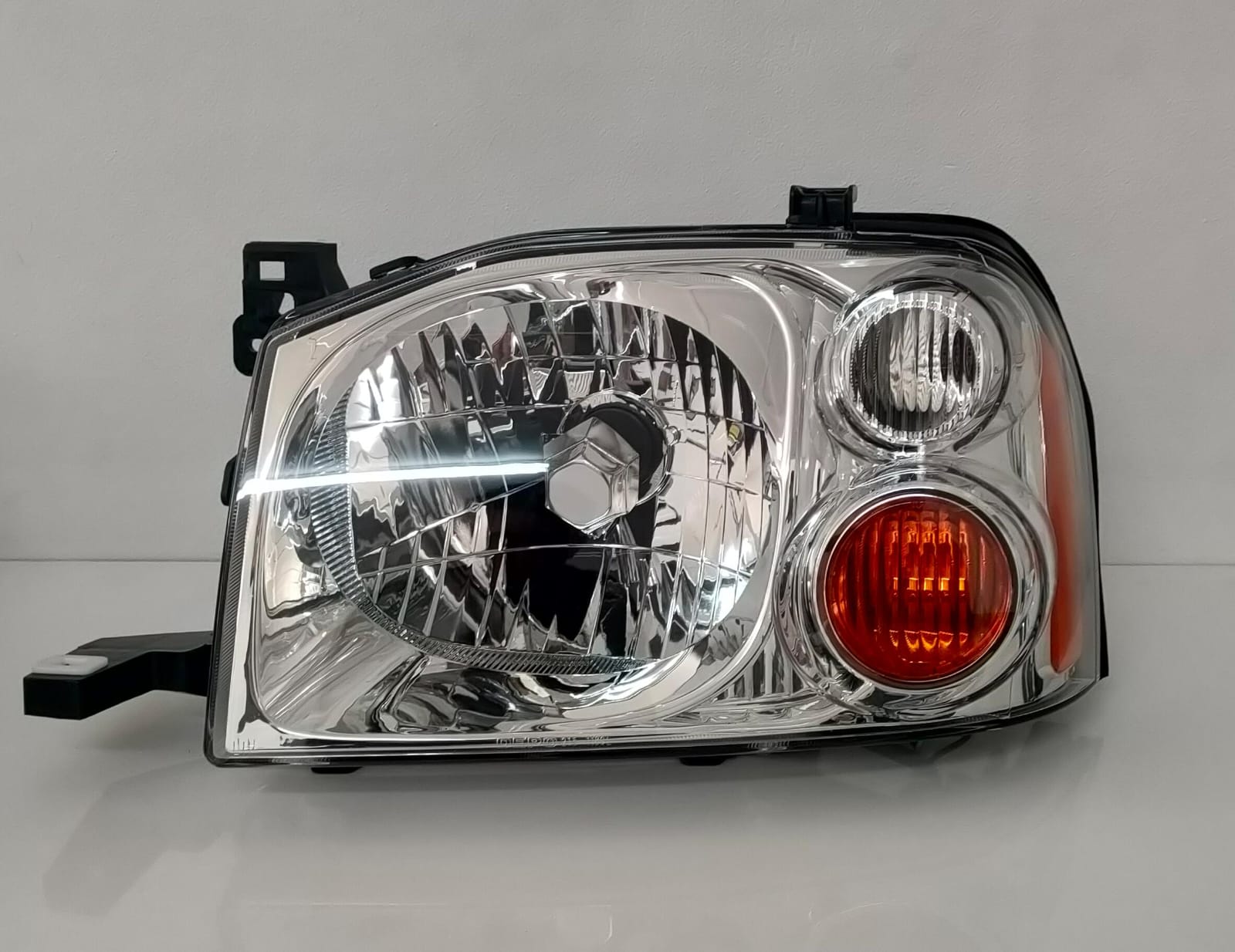 Nissan Hard Body Head Lamp 4WD LH