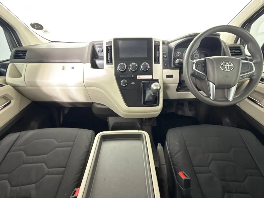 Used 2025 Toyota Quantum 2.8 SLWB bus 14-seater GL manual - WeBuyCars Montana