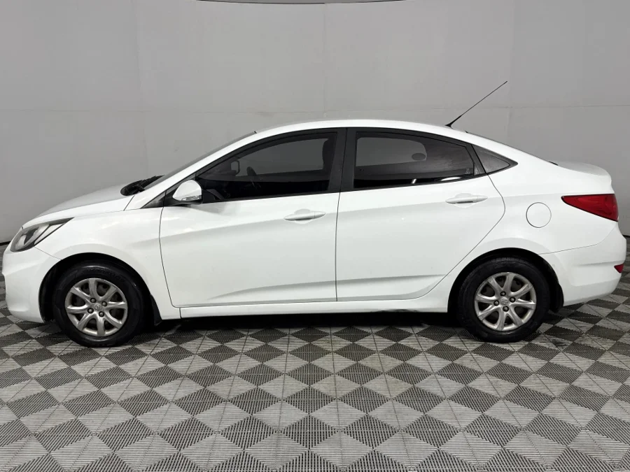Used 2015 Hyundai Accent hatch 1.6 Fluid auto - WeBuyCars Richmond