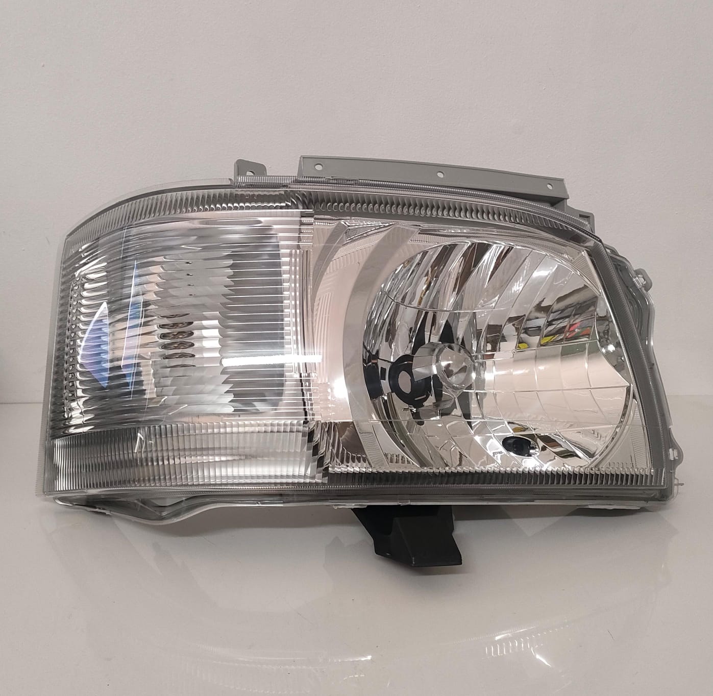 Toyota Quantum Headlamp RH