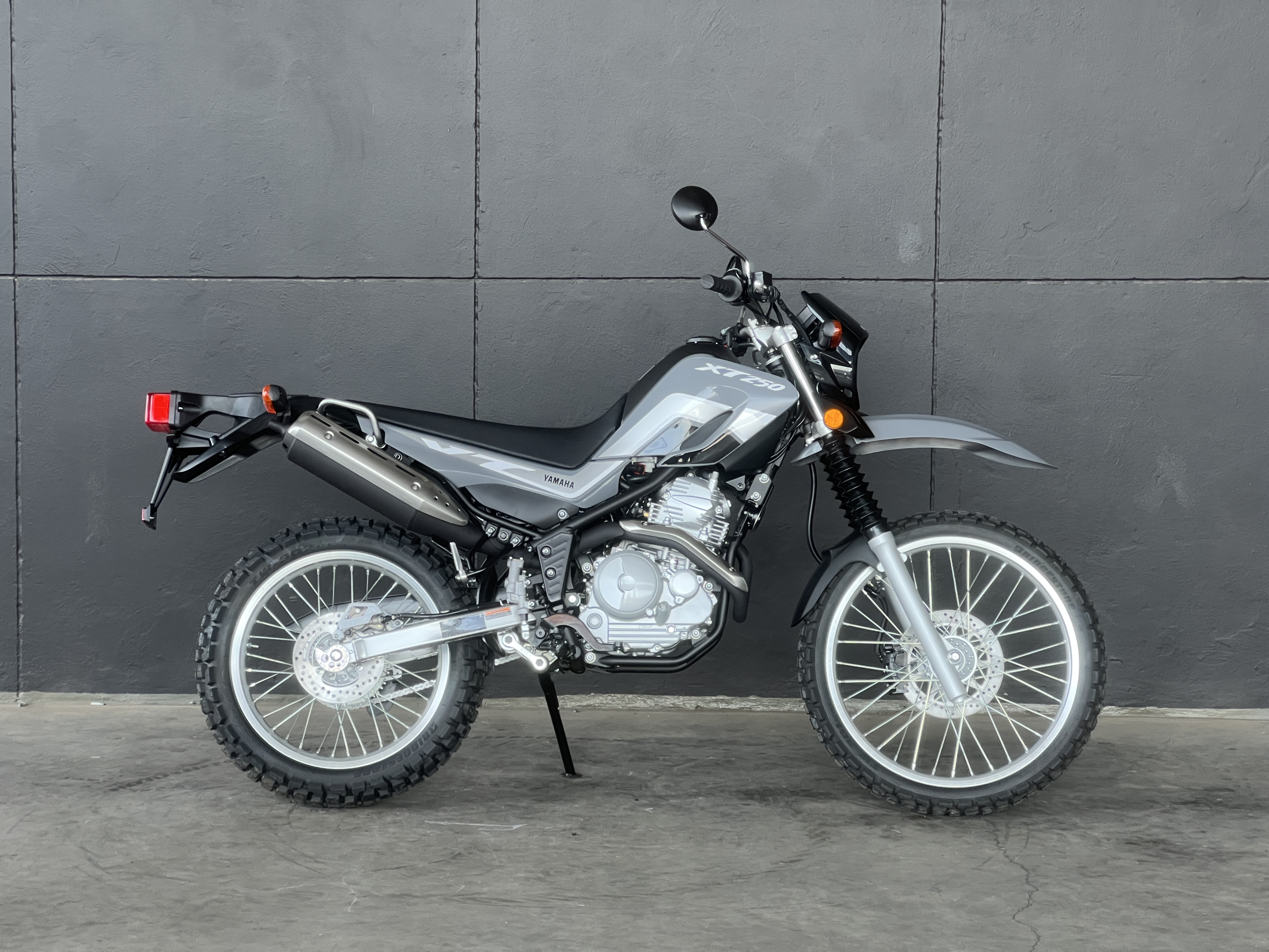 YAMAHA XT250