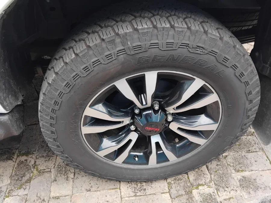 Used 2021 Isuzu D-Max 250 double cab X-Rider auto - OMC Motors Used 2021 Isuzu D-Max 250 double cab X-Rider auto - OMC Motors