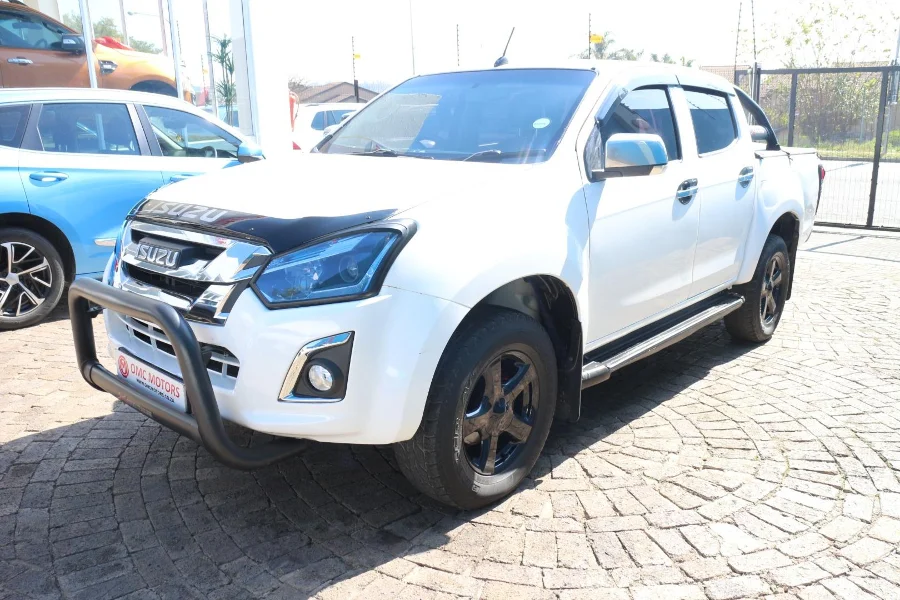 Used 2016 Isuzu KB 300D-Teq double cab LX auto - OMC Motors Used 2016 Isuzu KB 300D-Teq double cab LX auto - OMC Motors