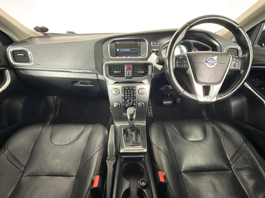 Used 2014 Volvo V40 Cross Country T4 Essential auto - WeBuyCars The Dome Used 2014 Volvo V40 Cross Country T4 Essential auto - WeBuyCars The Dome