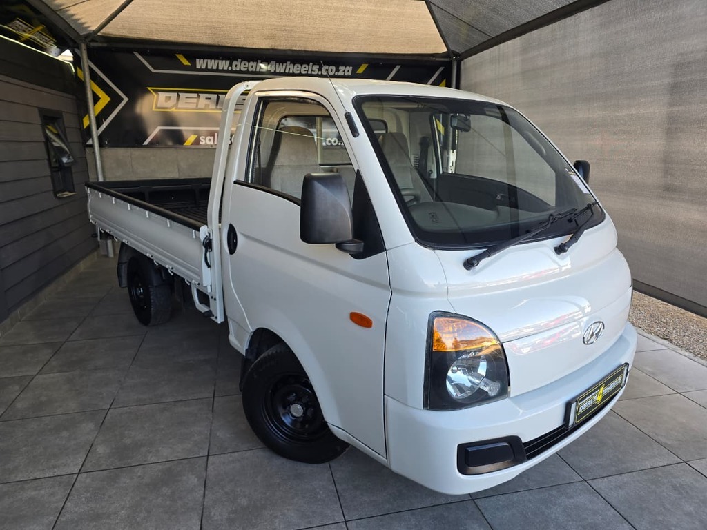 Used 2014 Hyundai H-100 Bakkie 2.6D deck