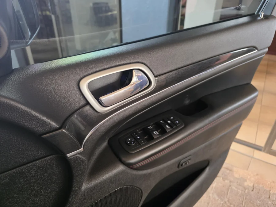 Used 2019 Jeep Grand Cherokee 3.6L Trailhawk - Alro Motors Used 2019 Jeep Grand Cherokee 3.6L Trailhawk - Alro Motors