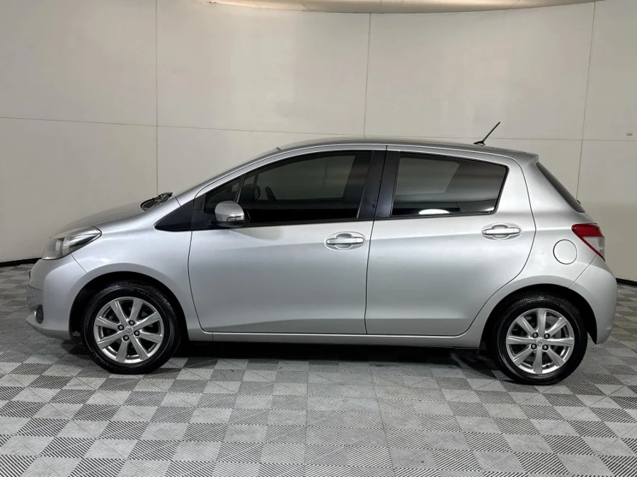 Used 2012 Toyota Yaris 5-door 1.0 XS - WeBuyCars Silverlakes