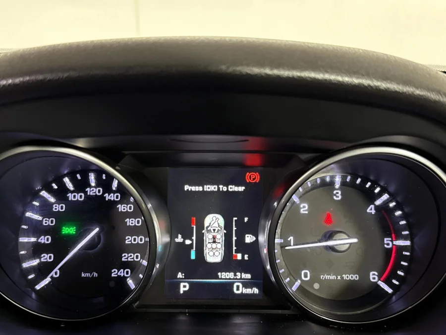 Used 2015 Land Rover Discovery Sport HSE SD4 - WeBuyCars Midstream