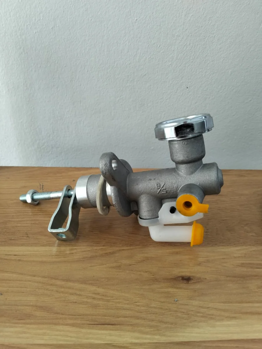 NISSAN IMPENDULO CLUTCH MASTER CYLINDER - Private Seller NISSAN IMPENDULO CLUTCH MASTER CYLINDER - Private Seller