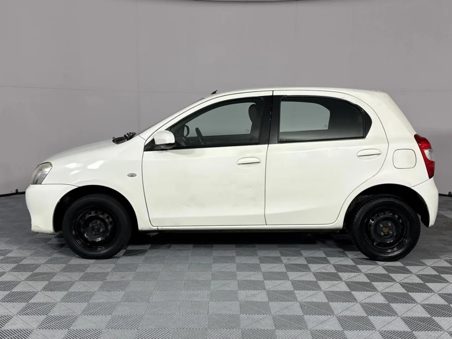 Used 2018 Toyota Etios hatch 1.5 Xi - WeBuyCars The Dome